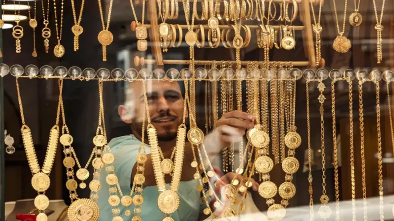 أسعار الذهب في مصر تشهد تراجعاً طفيفاً خلال تعاملات السبت